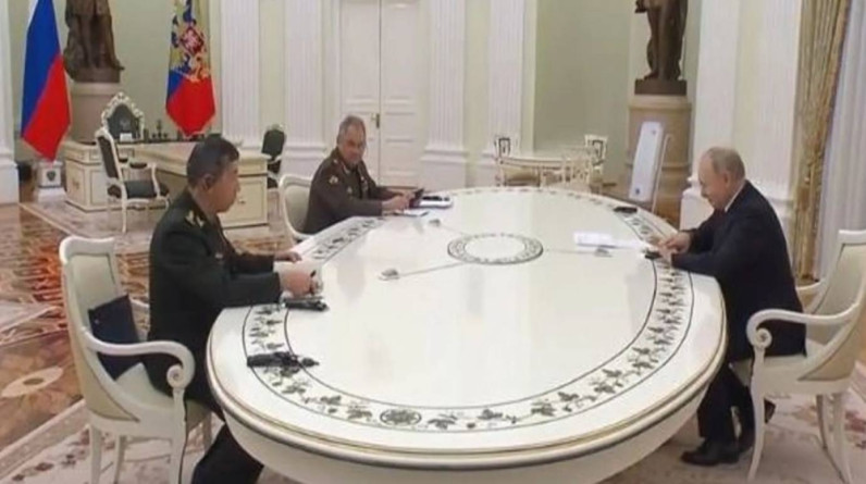 في أول زيارة خارجية له.. وزير الدفاع الصيني يزور موسكو ويلتقي بوتين